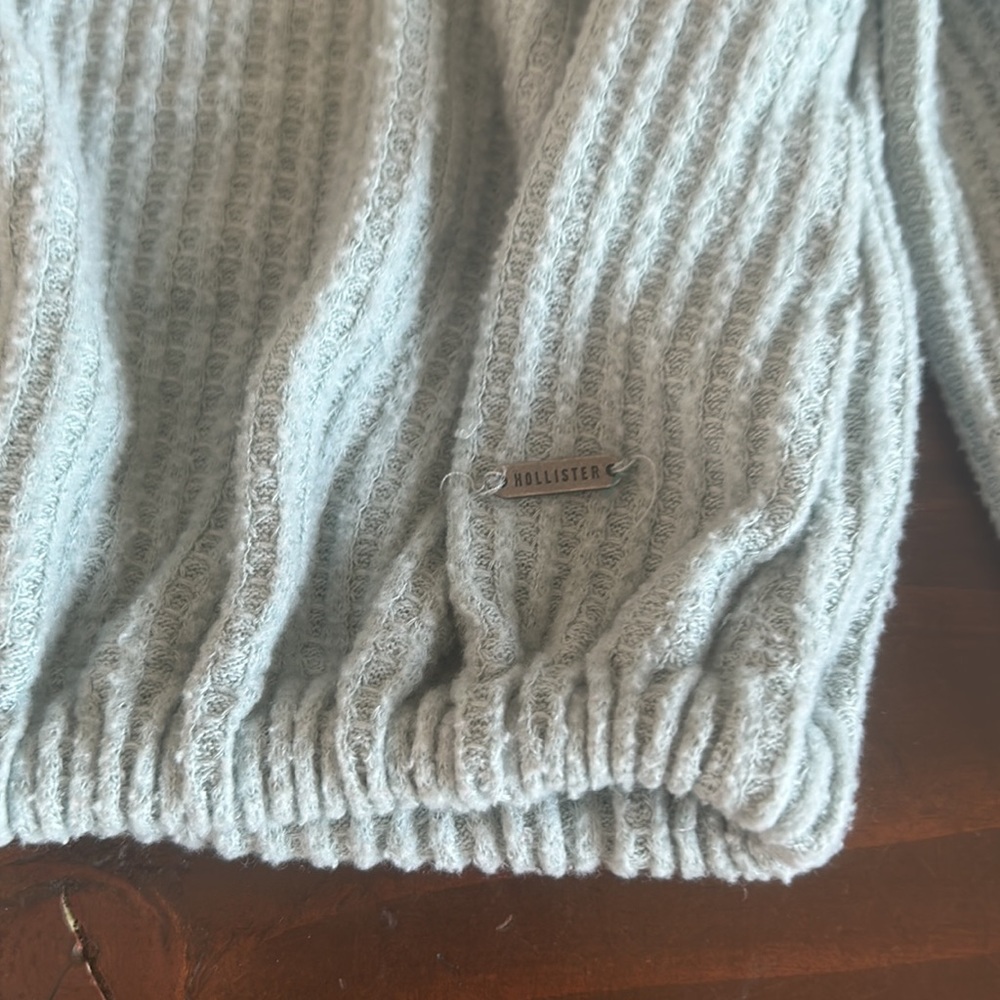 Hollister Long Sleeve Size XS - Picture 2 of 6
